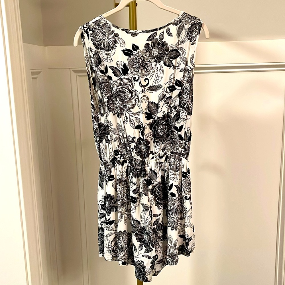 EUC Audrey 3+1 Anthropology brand White & Black floral romper🖤💐 size large - Picture 3 of 5
